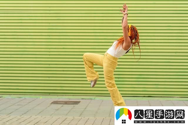 腿抬高手不閑