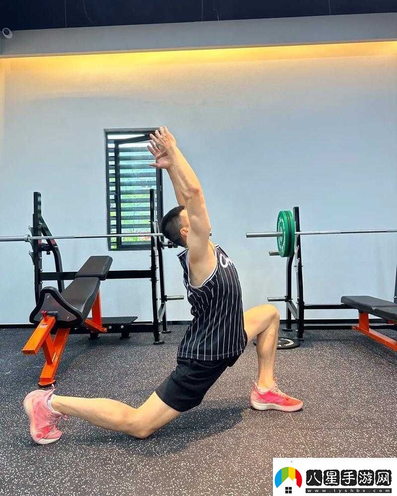 腰部下沉進(jìn)入動起來