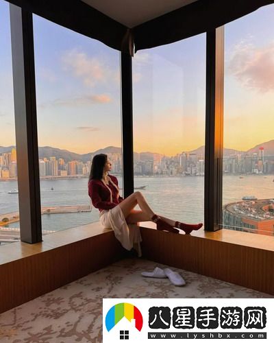 幾個(gè)裝修工人把我壓在茶幾