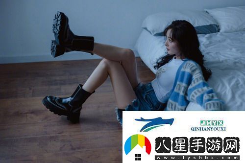 幾個(gè)裝修工人把我壓在茶幾