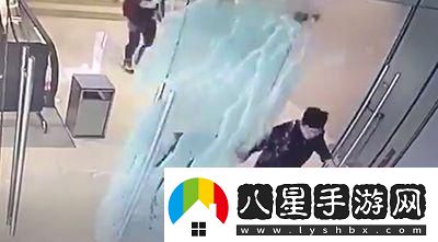 9分51秒頭撞玻璃