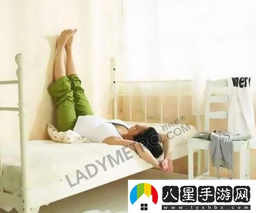 “躺墻角腿分紅