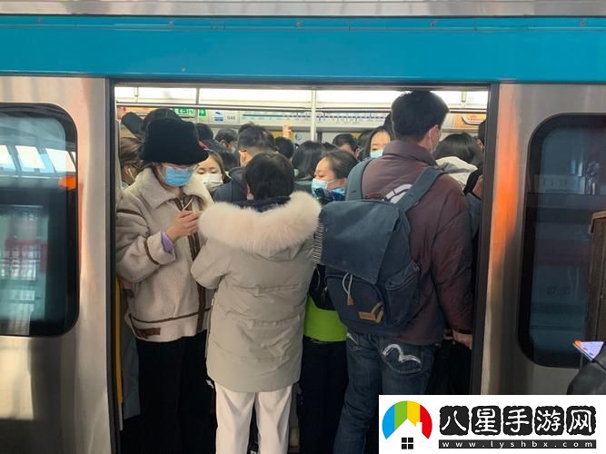 擠爆地鐵