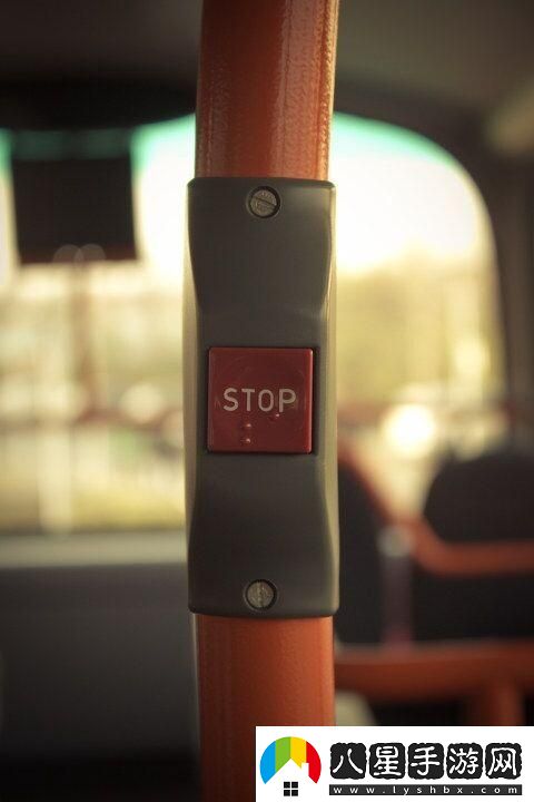 公交車上「STOP」后再按網(wǎng)友爭辯的新奇焦點