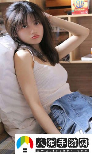 中午媽媽在廚房做飯滿滿愛(ài)意