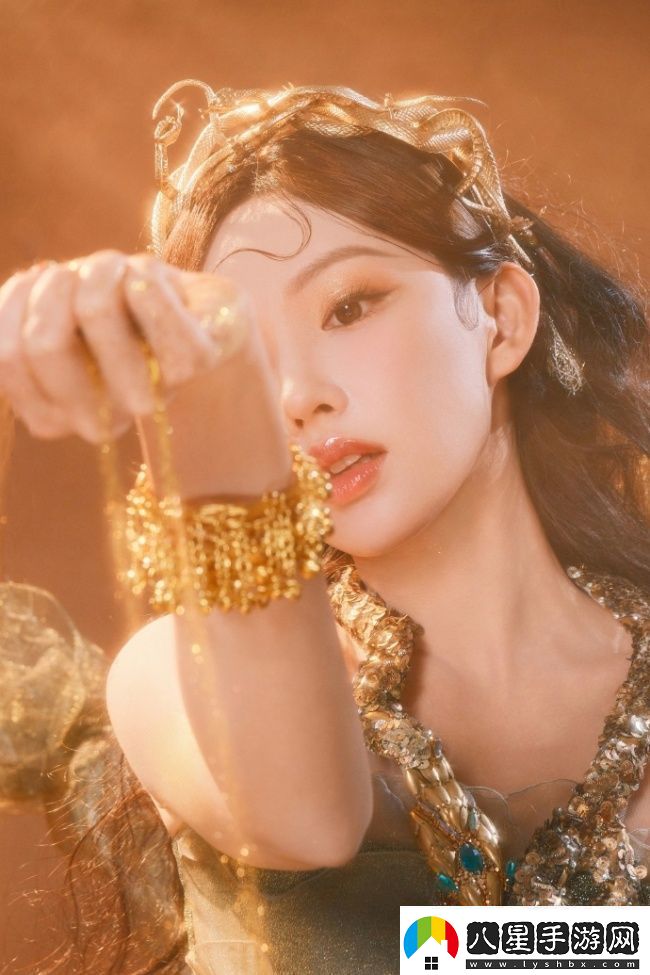 程瀟化身金色蛇女