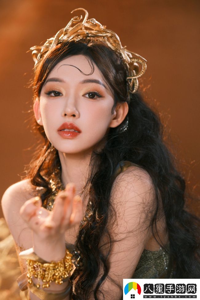 程瀟化身金色蛇女