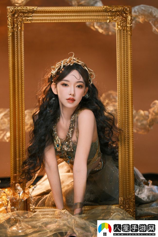 程瀟化身金色蛇女