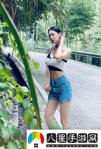 一面膜胸口一面吻