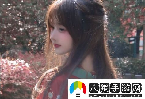 00后美女古風(fēng)美照十里紅妝太吸睛云想衣裳花想容
