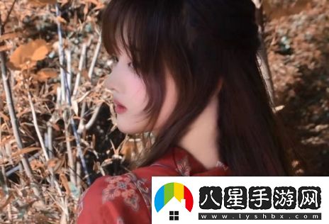 00后美女古風(fēng)美照十里紅妝太吸睛云想衣裳花想容