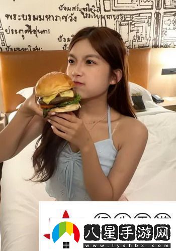 女生胸前兩顆大大的包是什么