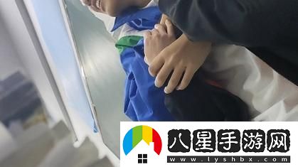 我在教室里被同桌c出水